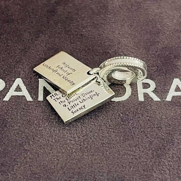 Pandora Harry Potter, Hogwarts Acceptance Letter Dangle Charm - Picture 4 of 5